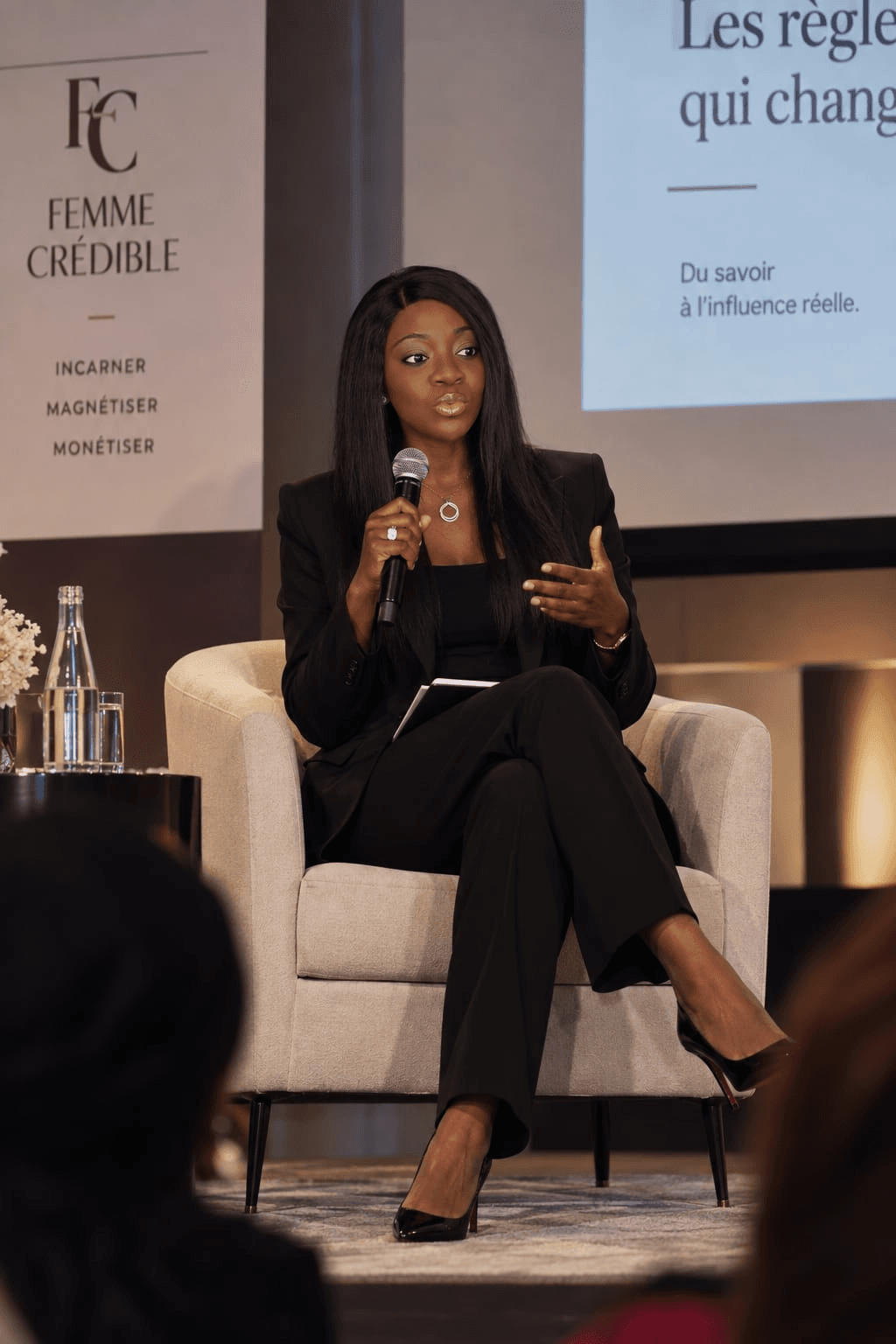 Aysha Mbaye — Leadership, Crédibilité & Dynamiques de Pouvoir
